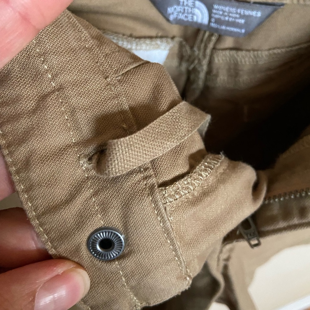 The North Face Tan Camel Cargo Hiking Casual Shorts  5” inseam size 4 - Picture 6 of 9